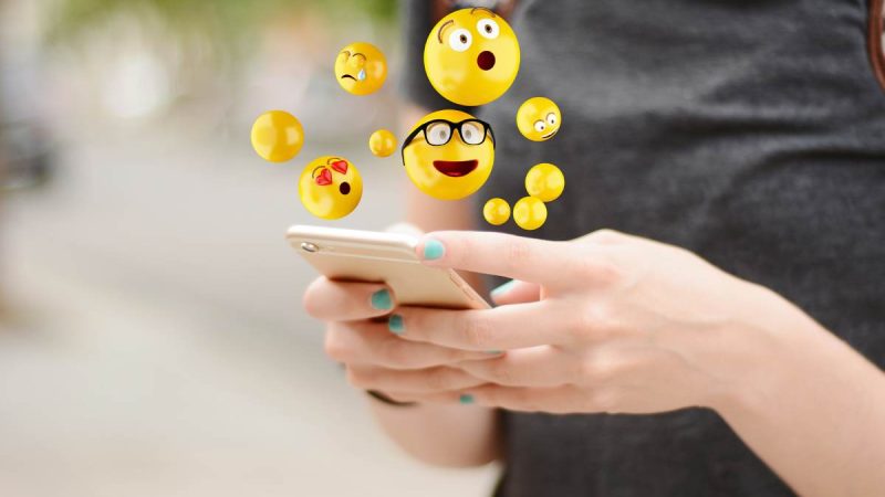 Se invii questa emoji su whatsapp, il tuo partner potrebbe farti causa: fai attenzione