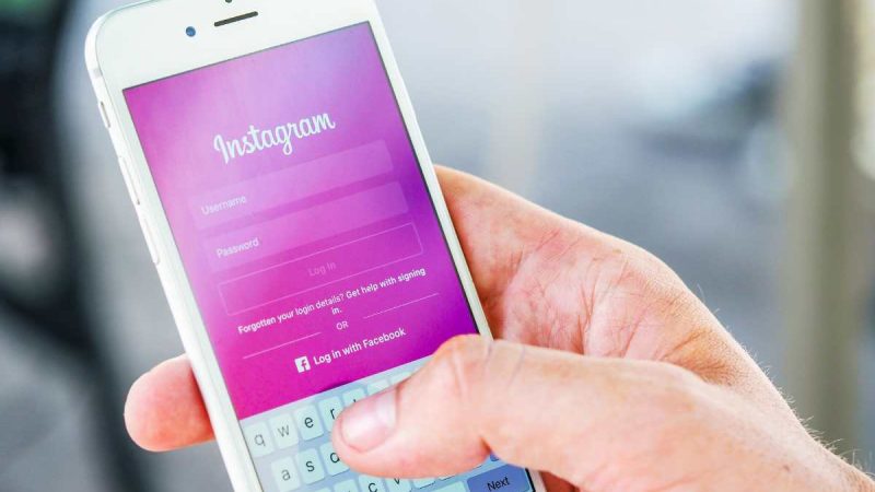 Instagram, come spiare un profilo senza farsi scoprire: la mossa (illecita) che solo pochi conoscono